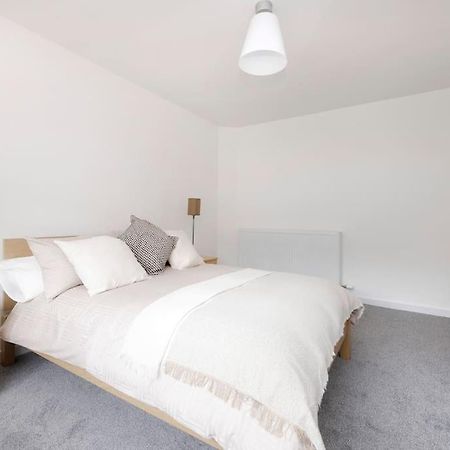 Two Bedroom Country Cottage With Parking มัสเซิลบะระ ภายนอก รูปภาพ