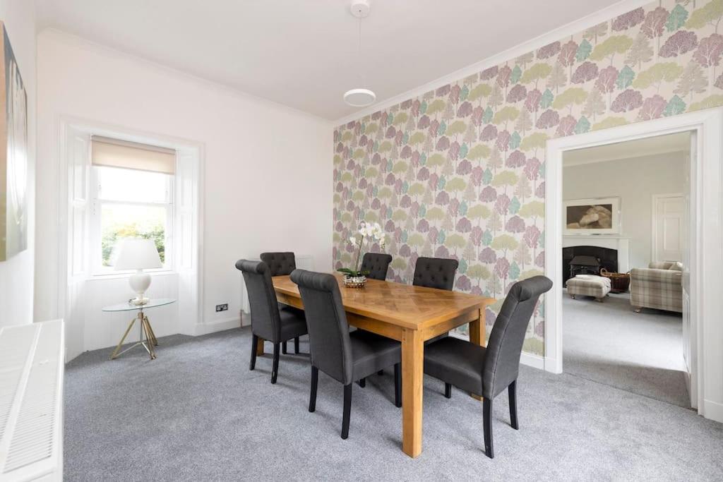 Two Bedroom Country Cottage With Parking มัสเซิลบะระ ภายนอก รูปภาพ