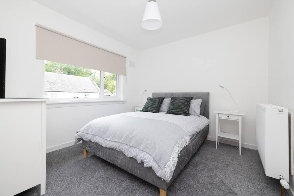Two Bedroom Country Cottage With Parking มัสเซิลบะระ ภายนอก รูปภาพ